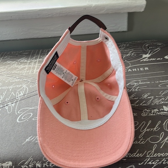 Levi’s Pink Essential Cap - Picture 3 of 3